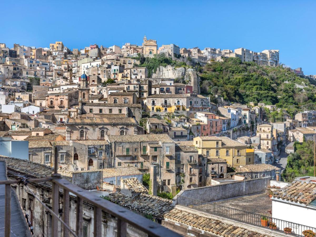 Vintage Holiday Home In Ragusa Ibla With Balcony Eksteriør billede