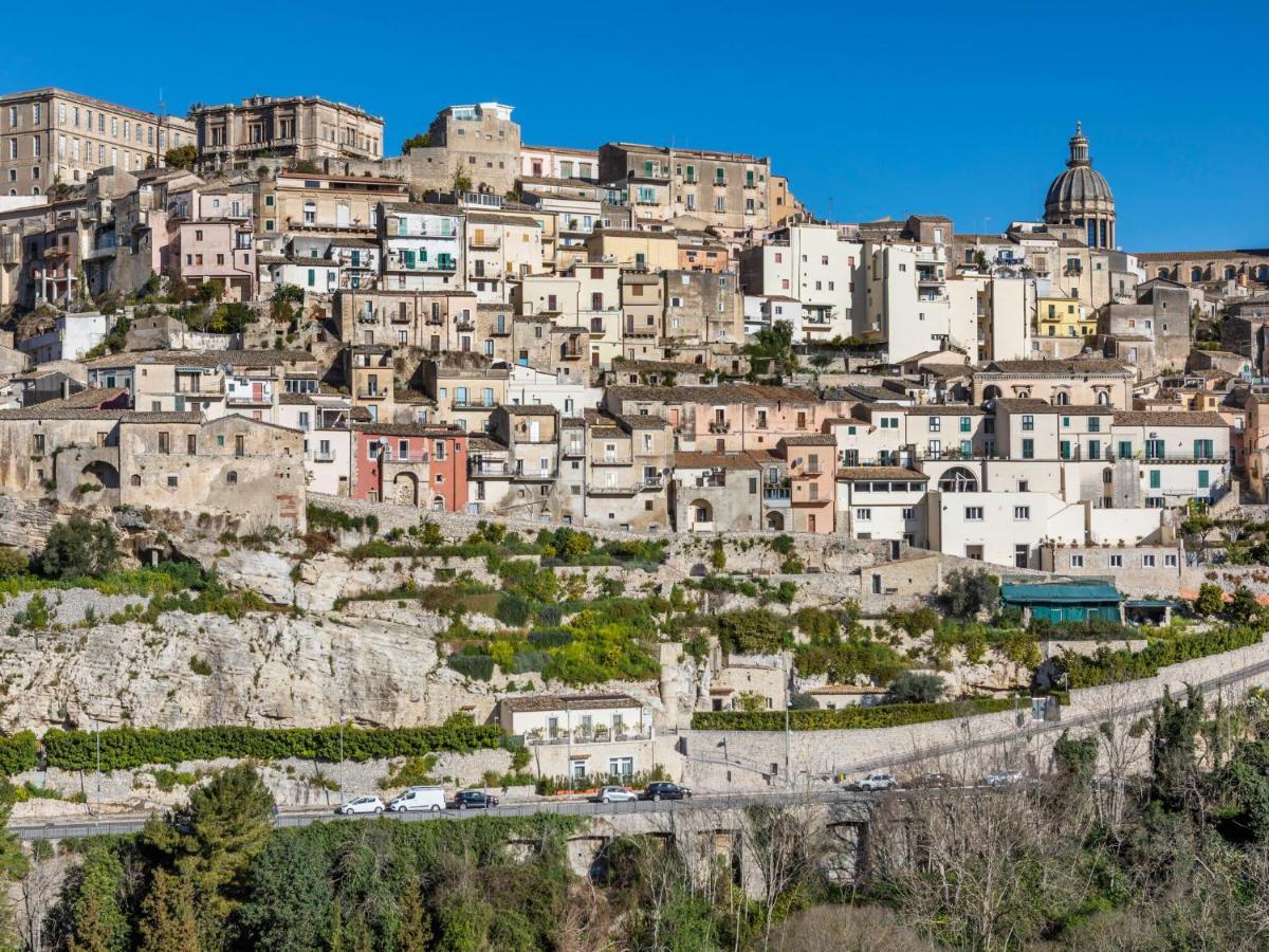 Vintage Holiday Home In Ragusa Ibla With Balcony Eksteriør billede