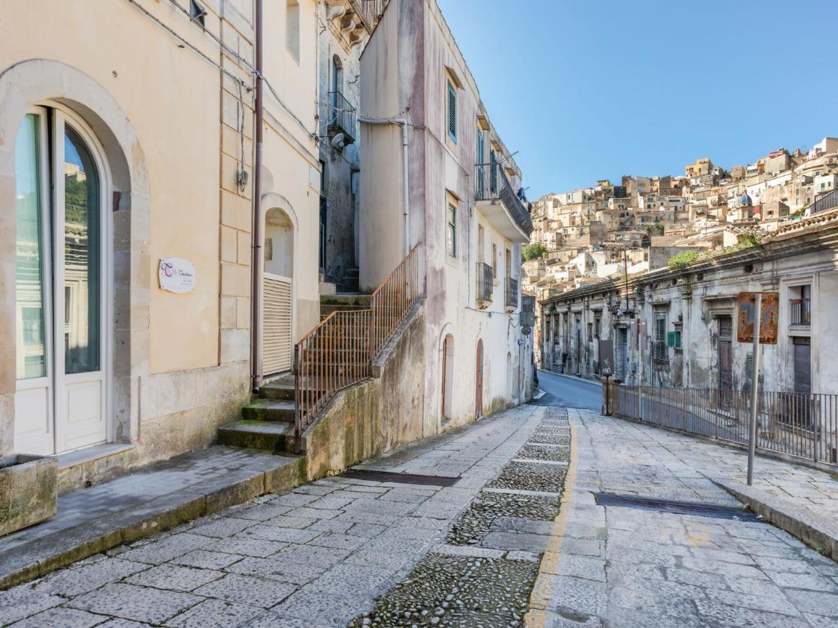 Vintage Holiday Home In Ragusa Ibla With Balcony Eksteriør billede
