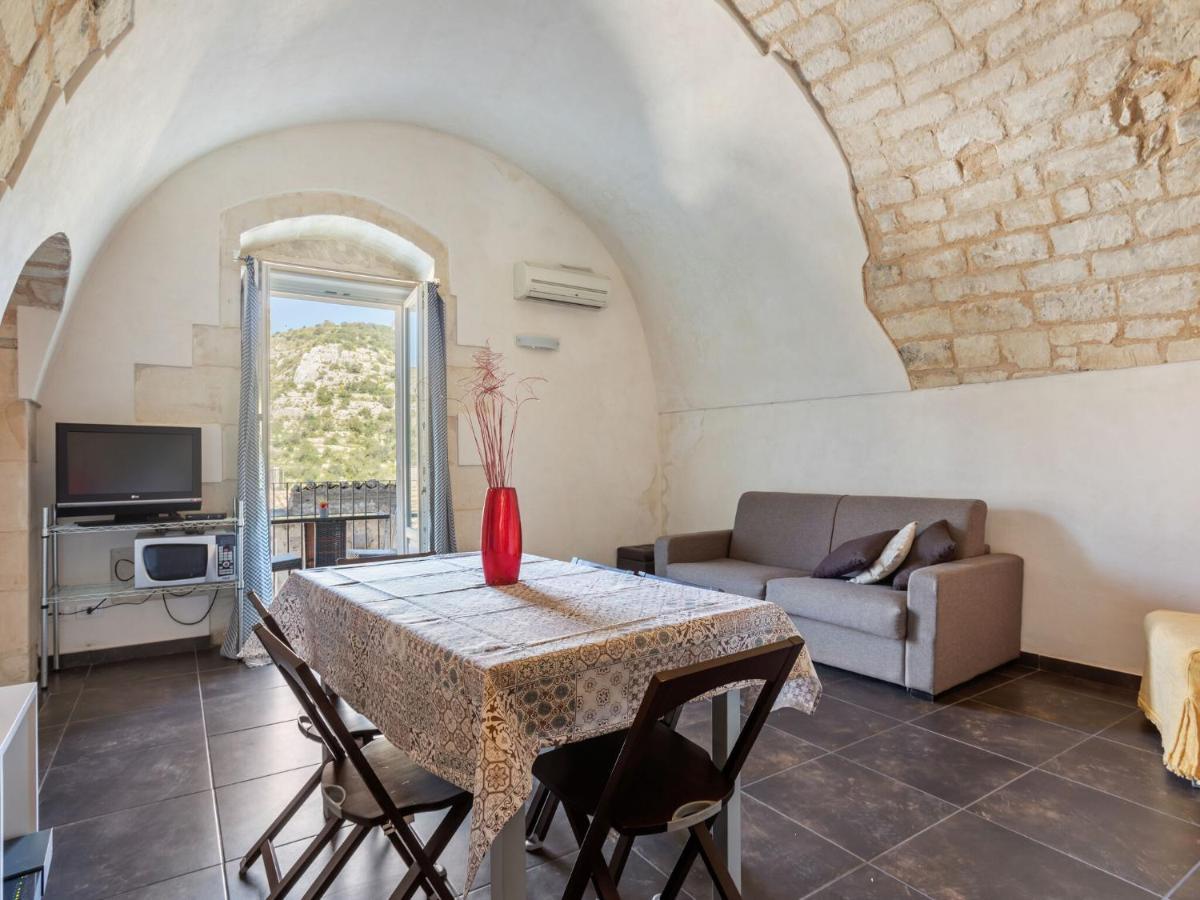 Vintage Holiday Home In Ragusa Ibla With Balcony Eksteriør billede